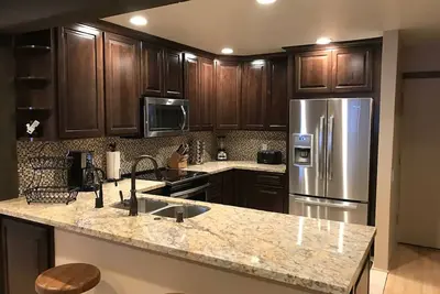 Image de Condo Mammoth, 1 lit + 2 bains, à côté du Canyon Lodge-Mammoth Ski & Racquet Club