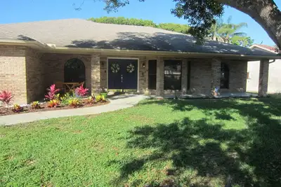 Image de La base idéale pour explorer la Floride! 3br, maison exécutive 2ba avec piscine