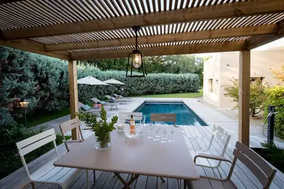 Image de Nouveauté : Villa 200 m2 avec vue mer et piscine chauffée, 4 ch.