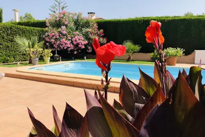Image de Maison de vacances entretenue et entièrement équipée avec piscine près de la plage