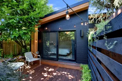 Image de Emplacement, style et espace! - Midcentury Modern Nest - À quelques pas de Restaurant Row