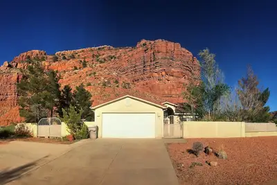 Image de Emplacement et vue exceptionnels à Kanab Utah, 2/3 acres, arrière-cour de Vermillion Cliff!