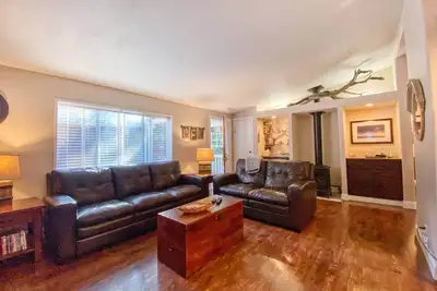 Image de Propre et confortable 2br / 2ba, rénové avec bain à remous, près de la plage et de la ville: voir les avis