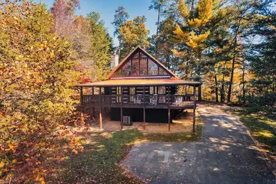 Image de Cabane en rondins privée Lit king-size Wifi Jacuzzi vue sur la montagne Pigeon Forge Gatlinburg