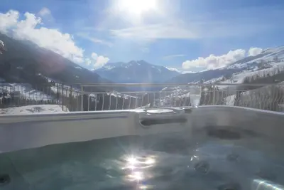 Image de Un paradis caché avec jacuzzi 10 places et sauna extérieurs, belle vue