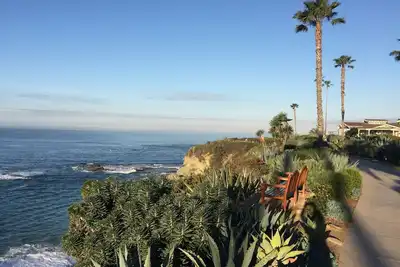 Image de Vues fantastiques sur l'océan et une minute de marche de la plage de monarque, des restaurants et des magasins