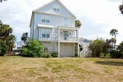 Image de Belle maison de 2e rangée haut de gamme. Vues fantastiques sur l'océan à 3 pâtés de maisons de Centre St.