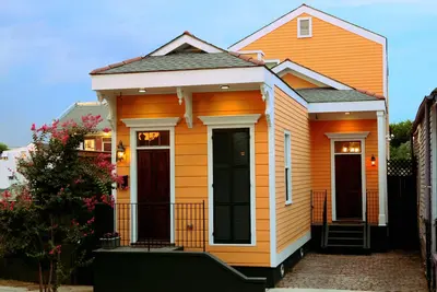 Image de À couper le souffle, maison spacieuse | Découvrez le quartier français et la rue Frenchman