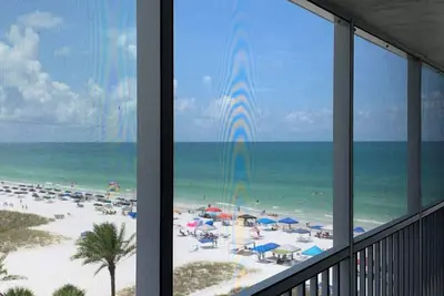 Image de Penthouse en bord de mer - vue imprenable sur le golfe depuis chaque chambre! Wifi, véranda blindée
