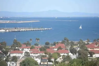 Image de Cthecoast Vues à couper le souffle sur l'océan / le port sur Hillside par Pt. Fermin