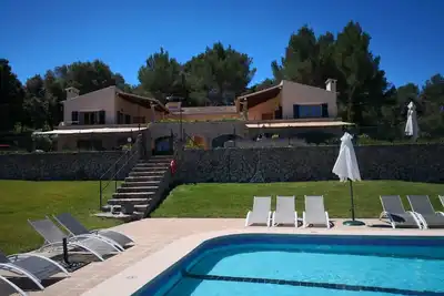 Belle grande villa sur la forêt