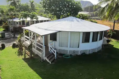 Image de Beach Front Family vacances sur la plage de Makaha. Une plage isolée et relaxante à Oahu.
