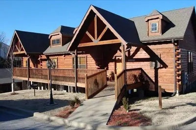 Image de Log Cabin Cozy - Tomber au coeur de Branson (2 Masters) Toutes Les Taxes PAYÉES! ! !