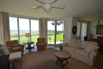 Image de Seaspray West 102 Gulf Front, rez-de-chaussée aussi près que possible de la plage