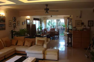 Image de Maison de ville de luxe avec jardin privé et cuisine italienne