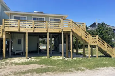 Image de Semi-Oceanfront Beach Cottage I. Accès en face aux magasins et restaurants
