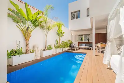 Image de Villa De Luxe Avec Piscine PRIVÉE Et Salle De Film