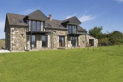 Image de Cottage traditionnel et spacieux de 2 chambres au bord du Lake District