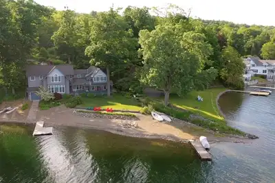 Image de Accueil Lake Front avec des vues spectaculaires! !