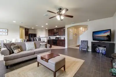 Image de Nouveau! Superbe maison près de DownTown (Riverwalk / Alamo). Coup de cœur Bmt Grad!