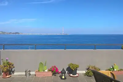 Image de Appartement panoramique en face du détroit de Messine