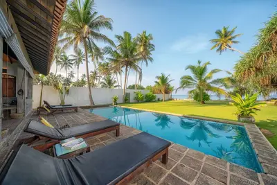 Image de Green Parrot Beach Villa, juste sur la plage. Avec piscine privée
