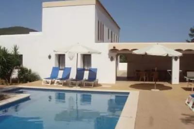 Image de Maison avec jardin.