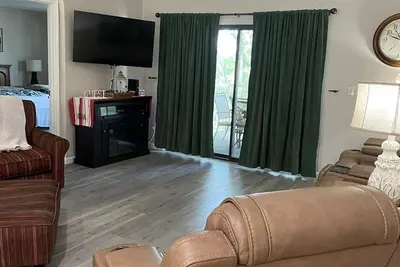 Image de Newly Updated, 2 King Beds, Pools, Hot Tub & Golf Course Views! Feels like home!