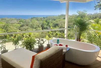 Image de Chez Mu Luxury Villa - Incroyable vue sur l'océan et la jungle 1 Mi / TownNew Pictures! ! !