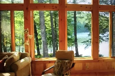Image de Cottage au bord du lac isolé à Porter Maine