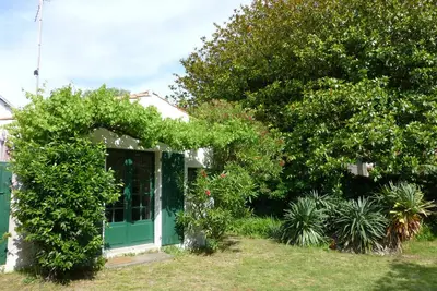 Image de Maison en bord de mer à 20 m de la plage, calme et ensoleillée -