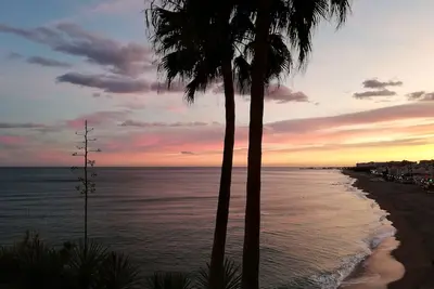Les Vues Les Plus Impressionnant! ! Wifi Gratuit + Piscine (juin-septembre) + Garage + Ascenseur À La Plage Et Promenade