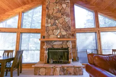 Image de PineTime Cabin: Luxury 3bed / 2bath hm In Tonto National Forest Pine, Az Sleeps 9 *
