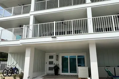 Image de Impressionnant 3br / 3. 5ba avec vue sur le golfe sur le côté sud de 30a à Seacrest Beach.