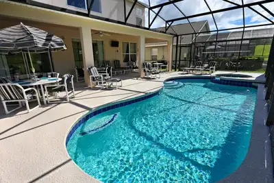 Image de Royal Emerald - South Facing Pool Home With Games Room