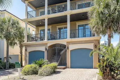 Image de Nouveaux Tarifs. 6. Des Lits. 4. 5 Thermes. 30. Yds. À. Bch. Mil. Disc Bas Taux Toute L'Annee