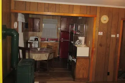 Image de Clean Cozy Door County Cottage sur une propriété de villégiature calme