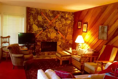 Image de Village d'Eklhorn à Sun Valley-golf, ski, poisson, randonnée, vélo, baignade, tennis, art, boutique