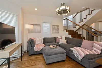 Image de Condo Dreamy 2br au centre-ville de Nashville!