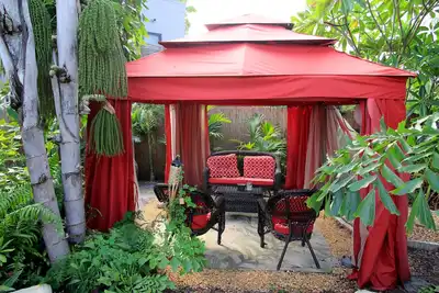Image de Escapade tropicale élégamment conçue avec piscine privée