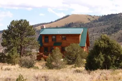 Image de Idéalement situé Colorado Mountain Log Home près de ski, rafting, tout!