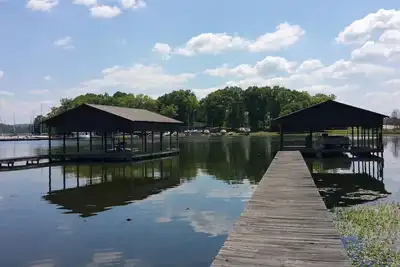 Image de Directement sur le lac Guntersville! Boat House inclus! La commodité rencontre le luxe!