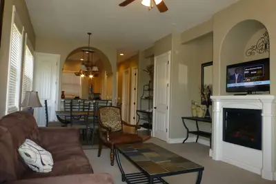 Image de Upscale Condo by Silver Dollar - Piscine INTÉRIEURE - Kid Splash Pad - Salle D'ENTRAÎNEMENT