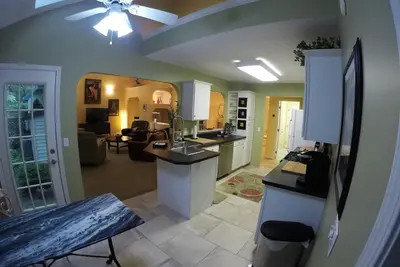 Image de Villa de luxe 3 chambres avec bain à remous, cuisine gastronomique sur allée privée / garage