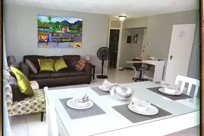 Image de Le McFarlane's Place est en plein cœur d'Ocho Rios, en Jamaïque.