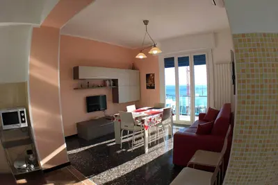 Image de Appartement Arcobaleno à Albissola Marina (Sv) à 500 mètres de la mer.
