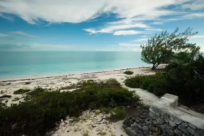 Image de Villas en bord de mer impressionnantes et vues à couper le souffle sur la plage de Long Bay