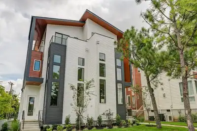 Image de Gulch South - Maison 4br avec terrasse sur le toit - L'un des meilleurs emplacements de Nashville