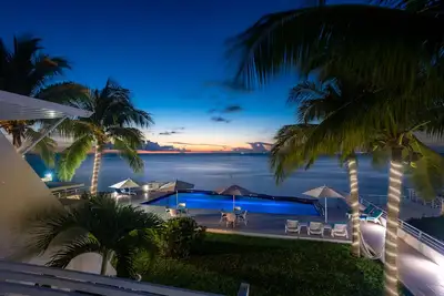 Image de Miramar # 203, Magnifique condo de 1 cac en bord de mer, Rive-Nord, Super Snorkeling!
