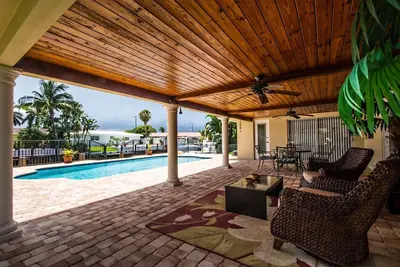 Image de Bella Acqua - Maison de luxe au bord de l'eau, à quelques minutes de l'océan, piscine privée chauffée